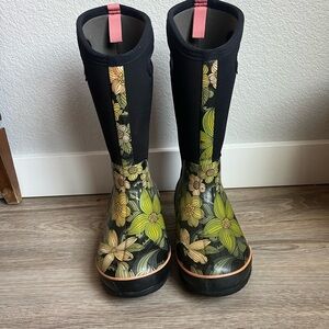 Bogs Classic High Handle Boots Floral Pattern